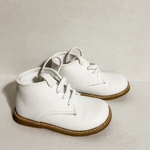 WHITE LEATHER BABY WALKING SHOES SZ 7 EUC